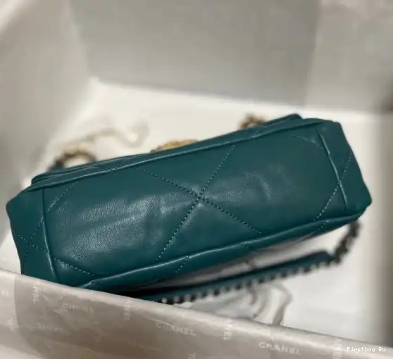 First Bag Ru BAG FLAP 19 CHANEL 0630